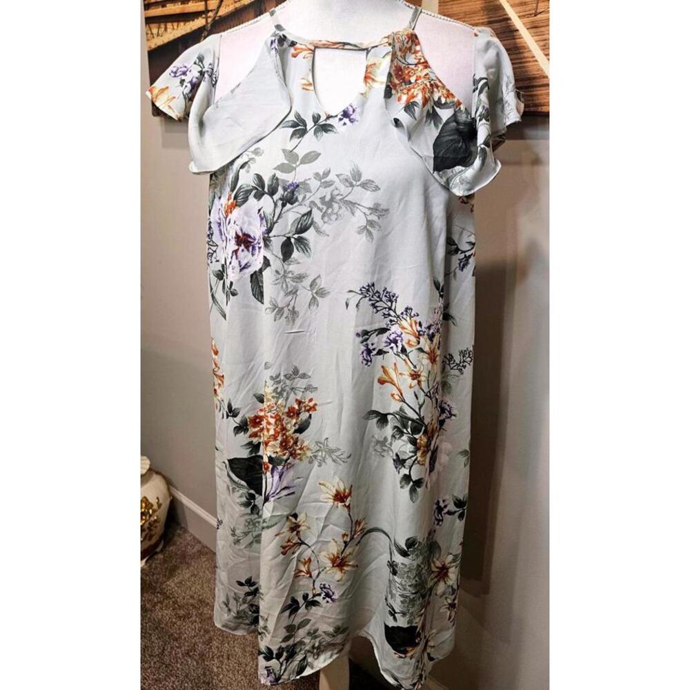 C The Label Light Sage Green Floral Cold Shoulder Dress Size L